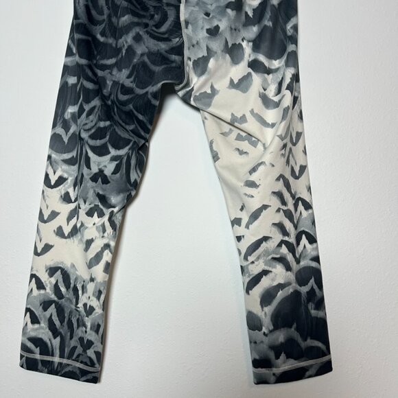 Lululemon Wunder Under Cropped Leggings - Snowy Owl / Angel Wing Print - Picture 7 of 9